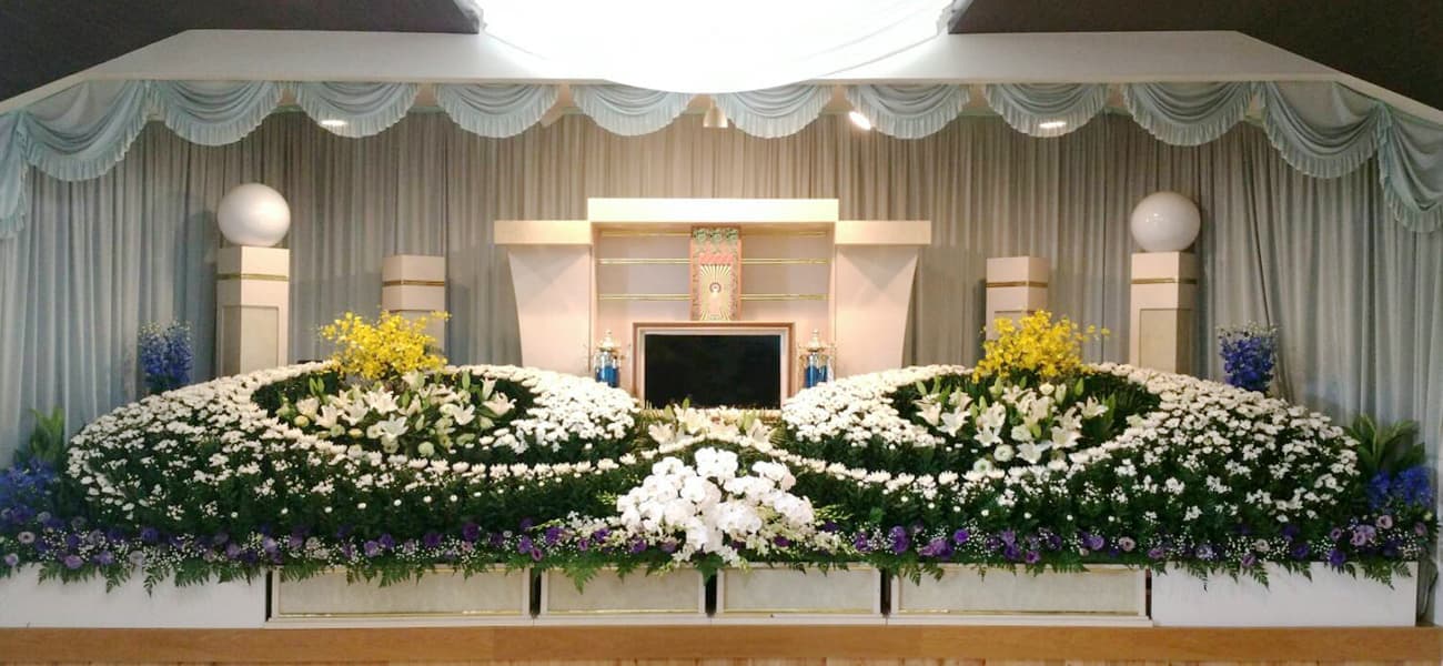 豊後大野市三重町メメント・モリの葬儀会場生花祭壇
